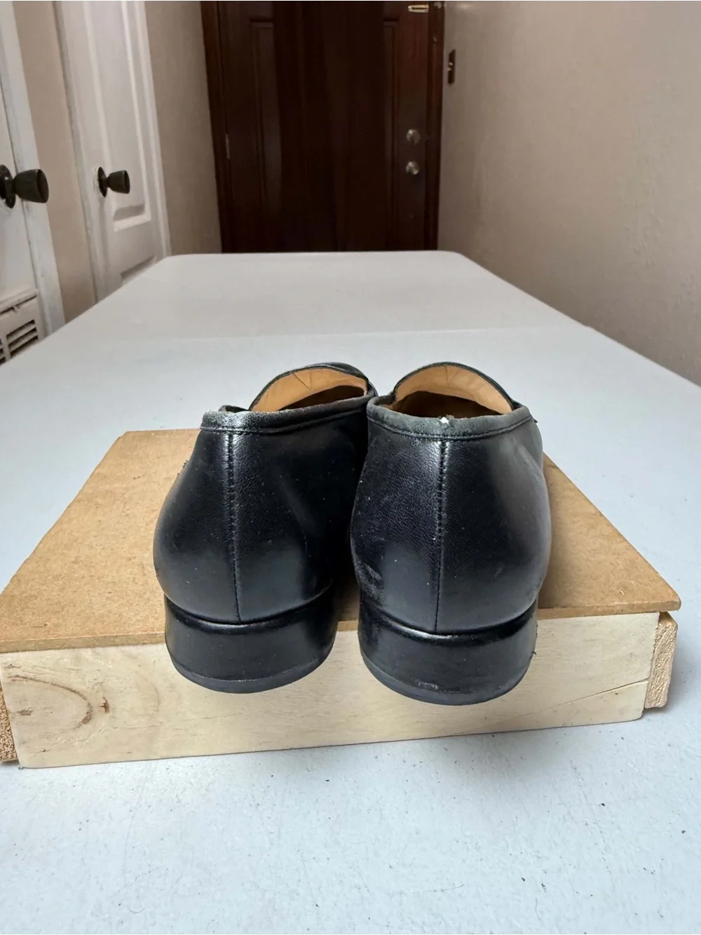 Vintage women Ferragamo navy leather loafers Sz 9